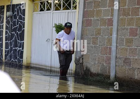 Chalco, Mexique. 21 août 2024. Familias de la colonia Culturas de México, en Chalco en el Estado de México, que son afectadas por la inundación de la zona desde hace 22 días. Ian Robles crédit : Sipa USA/Alamy Live News Banque D'Images