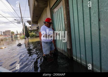 Chalco, Mexique. 21 août 2024. Familias de la colonia Culturas de México, en Chalco en el Estado de México, que son afectadas por la inundación de la zona desde hace 22 días. Ian Robles crédit : Sipa USA/Alamy Live News Banque D'Images