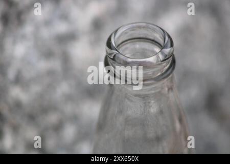 ouverture de bouteille en verre sans bouchon Banque D'Images