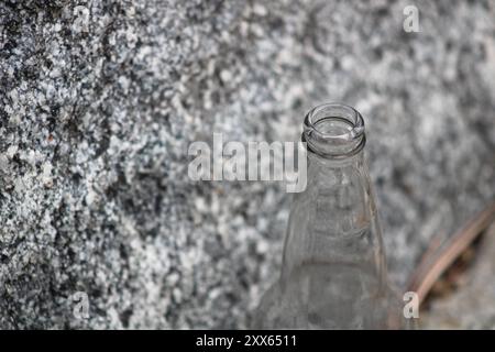 ouverture de bouteille en verre sans bouchon Banque D'Images