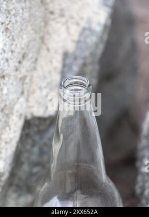 ouverture de bouteille en verre sans bouchon Banque D'Images