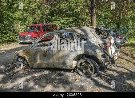 Audi Q5, voiture brûlée dans le parking près de la prison de Tegel, incendie criminel présumé, Seidelstrasse, Reinickendorf, Berlin, Allemagne, Europe Banque D'Images