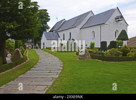 Église de Jelling, site du patrimoine mondial de l'UNESCO, pierres de Jelling, Jelling, Jutland, Danemark, Scandinavie, Europe Banque D'Images