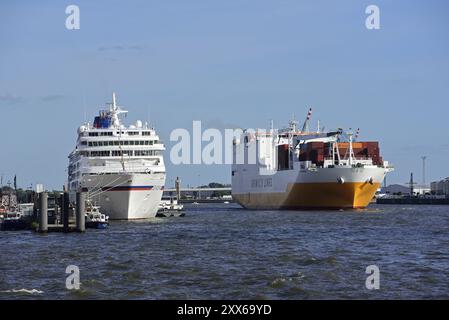 Europe, Allemagne, ville hanséatique de Hambourg, Elbe, navire de passagers Europe, navire porte-conteneurs Grande Abidjan, Europe Banque D'Images