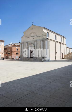 Umag est une petite ville croate avec un port sur la côte nord-ouest de l'Istrie, Croatie, Europe Banque D'Images