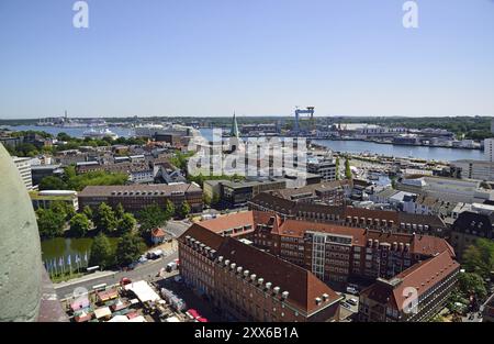 Europe, Allemagne, Schleswig Holstein, Kiel, mer Baltique, ville, vue de la tour de la mairie, vue de Little Kiel, fjord de Kiel et du port, shi passager Banque D'Images