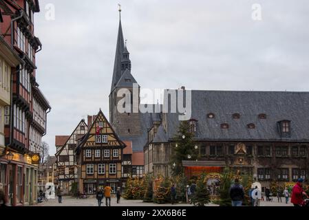 Place du marché de Quedlinburg à Noël, Quedlinburg, Saxe-Anhalt, Allemagne, Europe Banque D'Images