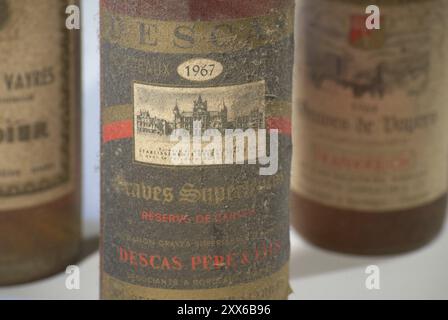 Vin rouge Bordeaux, France, 1967, graves des Vayres, vieilles bouteilles, cave Find, Europe Banque D'Images