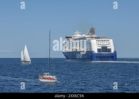 Color Line bateau de croisière Color Magic, voiliers, fjord de Kiel, Kiel, Schleswig-Holstein, Allemagne, Europe Banque D'Images