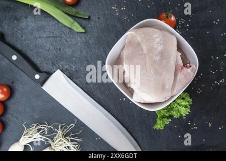 Escalope de poulet sur une dalle d'ardoise (détaillées close-up shot) Banque D'Images