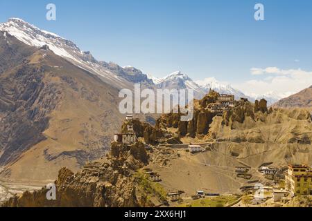 Le magnifique vieux monastère falaise de Dhankar dans la vallée de Spiti parmi les montagnes de l'Himalaya à Dhankar, Himachal Pradesh, Inde, Asie Banque D'Images