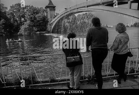 Allemagne, Berlin, 27 juin 1991, pont de l'abbaye vers l'île de la jeunesse dans Treptower Park, (avec partie d'eau), Europe Banque D'Images
