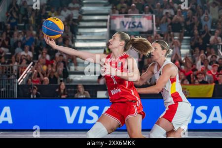 Vienne, Autriche. 22 août 2024. VIENNE, AUTRICHE - 22 AOÛT : Simone Sill d'Autriche lors du match de billard féminin entre l'Espagne contre l'Autriche le jour 1 de la FIBA 3x3 Europe Cup 2024 présentée par win2day du 22.-25.08.2024 à Vienne sur le court central devant le Wiener Riesenrad dans le Prater sur la Kaiserwiese le 22 août. Vienne, Autriche.240822 SEPA 17 017 - 20240822 PD12395 crédit : APA-PictureDesk/Alamy Live News Banque D'Images