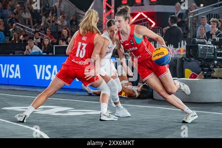 Vienne, Autriche. 22 août 2024. VIENNE, AUTRICHE - 22 AOÛT : match de billard féminin entre l'Espagne et l'Autriche le jour 1 de la FIBA 3x3 Europe Cup 2024 présentée par win2day du 22.-25.08.2024 à Vienne sur le court central devant le Wiener Riesenrad dans le Prater sur la Kaiserwiese le 22 août. Vienne, Autriche.240822 SEPA 17 016 - 20240822 PD12392 crédit : APA-PictureDesk/Alamy Live News Banque D'Images
