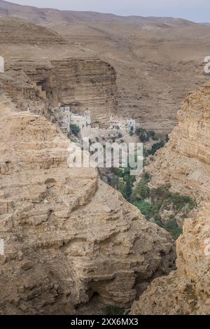 (Wadi Qelt Qelt) dans la vallée du désert de Judée autour de monastère de Saint Georges de Choziba Banque D'Images