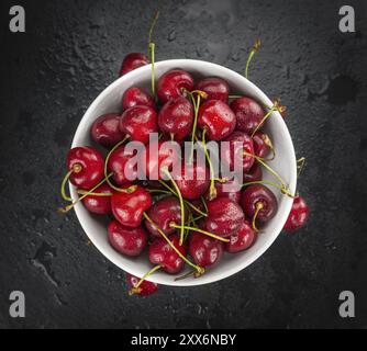 Gros plan sur une portion de cerises fraîches, mise au point sélective Banque D'Images