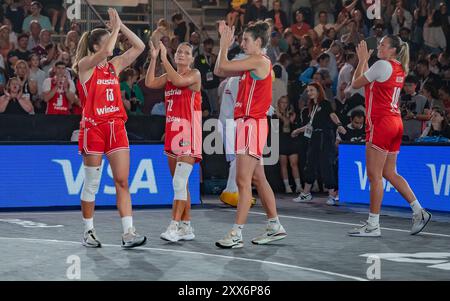Vienne, Autriche. 22 août 2024. VIENNE, AUTRICHE - 22 AOÛT : L'équipe d'Autriche après le match de billard féminin entre l'Espagne contre l'Autriche le jour 1 de la FIBA 3x3 Europe Cup 2024 présenté par win2day du 22.-25.08.2024 à Vienne sur le court central devant le Wiener Riesenrad dans le Prater sur la Kaiserwiese le 22 août. Vienne, Autriche.240822 SEPA 17 022 - 20240822 PD12449 crédit : APA-PictureDesk/Alamy Live News Banque D'Images