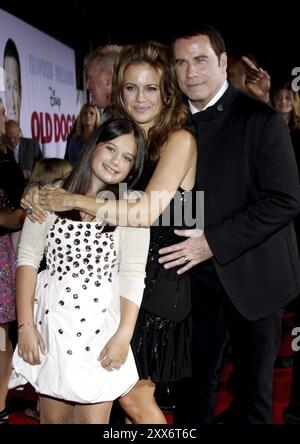 HOLLYWOOD, CA, 9 NOVEMBRE 2009 : Kelly Preston, John Travolta et Ella Bleu Travolta à la première mondiale de 'Old Dogs' tenue au El Capitan Theat Banque D'Images