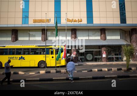 La Mecque, Arabie Saoudite - 28 mai 2024 : bus Shalawat, installations de transport dans la ville de Makkah pour les pèlerins musulmans qui effectuent le hadj et la oumrah. Banque D'Images