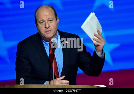 Chicago, États-Unis d'Amérique. 21 août 2024. Le gouverneur Jared Polis (démocrate du Colorado) prononce une allocution lors de la Convention nationale démocrate 2024 au United Center à Chicago, Illinois, USA, le mercredi 21 août, 2024. le thème de la troisième nuit est " Une lutte pour nos libertés " crédit : Ron Sachs/CNP/Sipa USA pour NY Post (RESTRICTION : NO Daily mail. AUCUN journal de New York ou du New Jersey ni aucun journal dans un rayon de 75 milles autour de New York.) Crédit : Sipa USA/Alamy Live News Banque D'Images