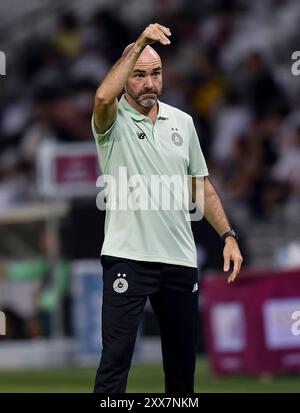 AL SADD SC vs Al ARABI SC -OOREDOO STARS LEAGUE QATAR L'entraîneur-chef Felix Sanchez Bas d'Al-Sadd SC réagit lors du match de l'Ooredoo Stars League 24/25 entre Al-Sadd SC et Al-Arabi SC au stade Jassim Bin Hamad à Doha, Qatar, le 22 août 2024. DOHA Qatar Copyright : xNOUSHADx Banque D'Images