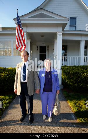 Ovide Lamontagne et sa femme Bettie ont reçu l'ancien maire de New York Rudy Giuliani pour une fête à la maison, avec quelque 100 autres voisins et passionnés de politique également présents. Les partis de la maison Lamontagne sont un must pour tout espoir présidentiel républicain. Banque D'Images