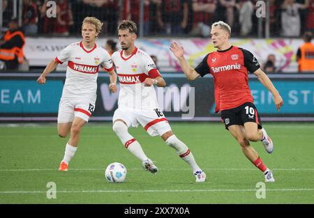 Frans Krätzig (Stuttgart), Atakan Karazor (Stuttgart), Florian Wirtz (Bayer), Leverkusen, Allemagne, 17mzz2024, Supercup, Bayer 04 Leverkusen - VfB Stut Banque D'Images