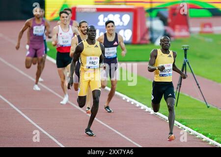 Lausanne, Suisse. 22 août 2024. Lausanne, Suisse, le 22 août 2024 : Marco Arop (CAN, à gauche) et Emmanuel Wanyonyi (KEN) lors du 800m hommes lors du meeting de la Wanda Diamond League Athletissima Lausanne 2024 au stade Olympique de la Pontaise à Lausanne, Suisse. (Daniela Porcelli/SPP) crédit : SPP Sport Press photo. /Alamy Live News Banque D'Images