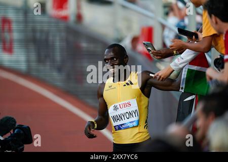 Lausanne, Suisse. 22 août 2024. Lausanne, Suisse, le 22 août 2024 : Emmanuel Wanyonyi (KEN) célèbre sa victoire au 800m hommes lors de la Wanda Diamond League Meeting Athletissima Lausanne 2024 au stade Olympique de la Pontaise à Lausanne, Suisse. (Daniela Porcelli/SPP) crédit : SPP Sport Press photo. /Alamy Live News Banque D'Images