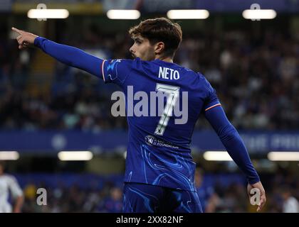 Londres, Royaume-Uni. 22 août 2024. Pedro Neto de Chelsea lors du match de l'UEFA Europa Conference League à Stamford Bridge, Londres. Le crédit photo devrait se lire : Paul Terry/Sportimage crédit : Sportimage Ltd/Alamy Live News Banque D'Images