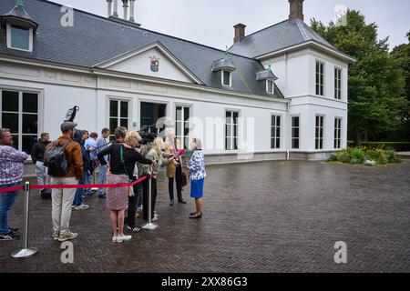 LA HAYE - 23/08/2024, Marjolein Faber, ministre de l'asile et de la migration arrive au Catshuis pour le Conseil des ministres. Normalement, ces réunions ont lieu au ministère des Affaires générales au Binnenhof, mais en raison de sa rénovation, l'équipe ministérielle se dirige vers la résidence officielle du premier ministre. ANP PHIL NIJHUIS pays-bas Out - belgique Out Banque D'Images