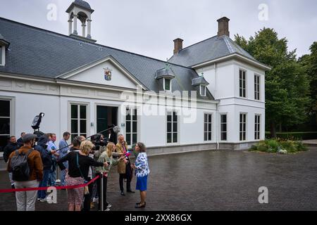 LA HAYE - 23/08/2024, Marjolein Faber, ministre de l'asile et de la migration arrive au Catshuis pour le Conseil des ministres. Normalement, ces réunions ont lieu au ministère des Affaires générales au Binnenhof, mais en raison de sa rénovation, l'équipe ministérielle se dirige vers la résidence officielle du premier ministre. ANP PHIL NIJHUIS pays-bas Out - belgique Out Banque D'Images