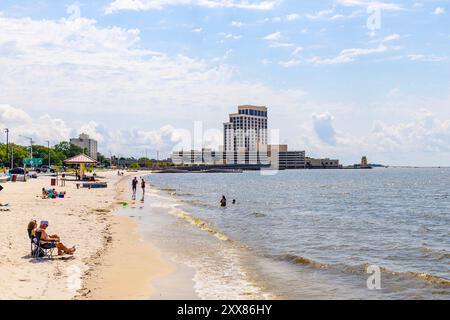 Vue sur la plage de Biloxi et le beau Rivage Resort and Casino, Biloxi, Mississippi, États-Unis Banque D'Images