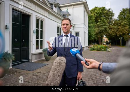 DEN HAAG - Eelco Heinen, ministre des Finances, arrive au Catshuis pour le Conseil des ministres. Normalement, ces réunions ont lieu au ministère des Affaires générales au Binnenhof, mais en raison de sa rénovation, l'équipe ministérielle déménage à la résidence officielle du premier ministre. ANP PHIL NIJHUIS pays-bas Out - belgique Out Banque D'Images