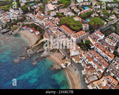 Calella de Palafrugell port de pêche vue aérienne de la plage en Espagne.Ville dans le comté de Baix Emporda de Catalogne, Espagne. Banque D'Images