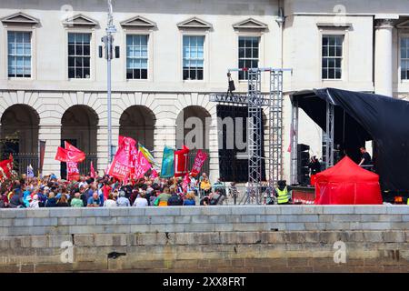 DUBLIN, IRLANDE - 6 JUILLET 2024 : les gens prennent part à la manifestation pro Life Rally for Life dans le centre de Dublin. Banque D'Images