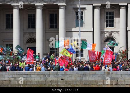 DUBLIN, IRLANDE - 6 JUILLET 2024 : les gens prennent part à la manifestation pro Life Rally for Life dans le centre de Dublin. Banque D'Images
