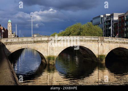 Mellows Bridge sur la rivière Liffey, monument à Dublin, Irlande. Banque D'Images