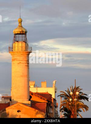 France, Hérault, le Grau-du-Roi, le phare du port de pêche Banque D'Images