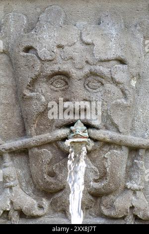 France, Puy de Dôme, Clermont Ferrand, place Olympe-de-Gouges, fontaine d'Amboise (XVIe siècle) en pierre Volvic et style gothique et Renaissance Banque D'Images