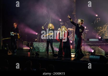 Oslo, Norvège. 18 août 2024. Le groupe folk rock norvégien Gate donne un concert à Operaen à Oslo. Banque D'Images