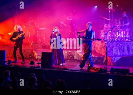 Oslo, Norvège. 18 août 2024. Le groupe folk rock norvégien Gate donne un concert à Operaen à Oslo. Banque D'Images