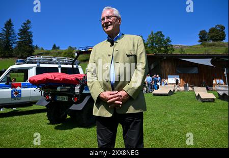 Oberaudorf, Allemagne. 23 août 2024. Joachim Herrmann (CSU), ministre bavarois de l'intérieur, participe à une conférence de presse à l'auberge de montagne Hocheck. Les thèmes abordés sont les dangers du changement climatique dans les sports de montagne et les problèmes cardiovasculaires comme cause la plus fréquente d'accidents en montagne. Crédit : Sven Hoppe/dpa/Alamy Live News Banque D'Images