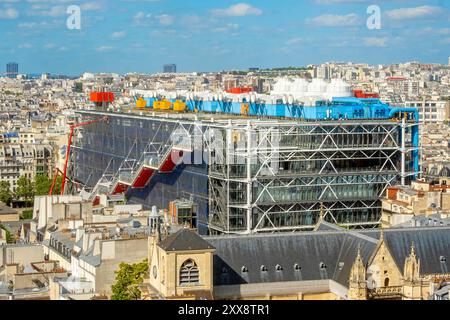 France, Paris, le quartier des Halles, vue du haut de la Tour Saint Jacques, le centre Pompidou ou Beaubourg, les architectes Renzo Piano, Richard Rogers et Gianfranco Franchini Banque D'Images