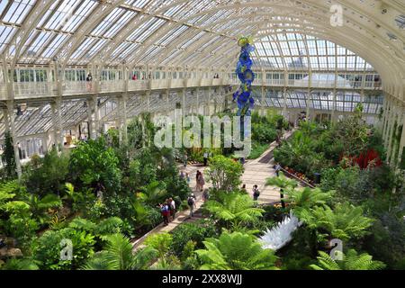 KEW, Royaume-Uni - 15 juillet 2019 : les visiteurs à l'Europe, maison de Kew Gardens à Londres. Royal Botanic Gardens sont désignés comme Patrimoine Mondial de l'UNESCO Banque D'Images