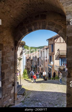 France, Tarn, cordes-sur-ciel, labellisés les plus beaux villages de France, porte de l'horloge à l'entrée de la cité médiévale Banque D'Images