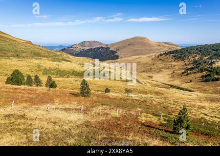 France, Ariège, Donezan, Mijanès, côté est au col des Trabesses (1919 m) sur la route départementale D25 de Mijanès à Ascou vers le col des Pailhères (2001 m) Banque D'Images