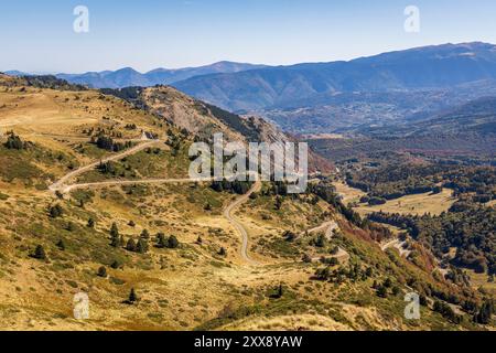 France, Ariège, Donezan, Mijanès, col des Trabesses (1919 m), aiguillages de la route départementale D25 de Mijanès à Ascou vers le col des Pailhères (2001 m) Banque D'Images