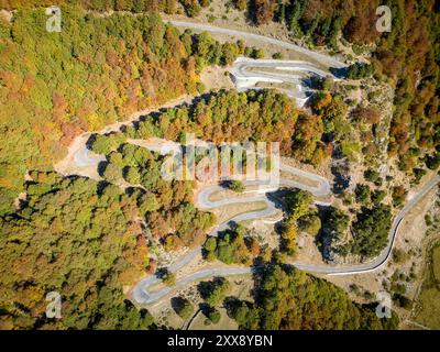 France, Ariège, Donezan, Mijanès, col des Trabesses (1919 m), aiguillages de la route départementale D25 de Mijanès à Ascou vers le col des Pailhères (2001 m) (vue aérienne) Banque D'Images