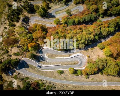 France, Ariège, Donezan, Mijanès, col des Trabesses (1919 m), aiguillages de la route départementale D25 de Mijanès à Ascou vers le col des Pailhères (2001 m) (vue aérienne) Banque D'Images